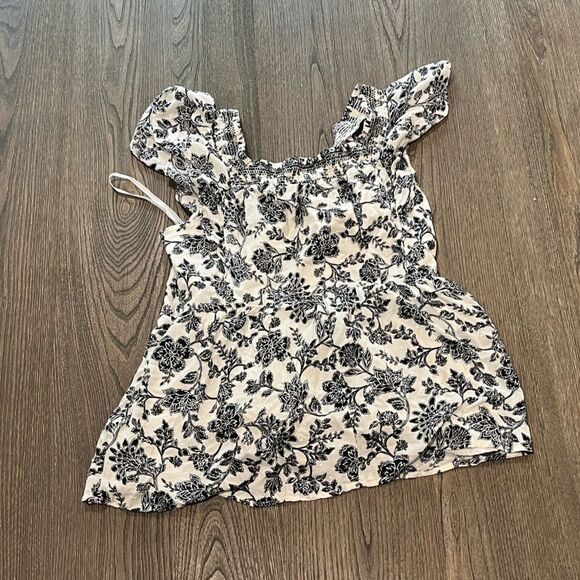 Doe and Rae Short Puff Sleeve Blouse White Black Floral Size L - Picture 4 of 4